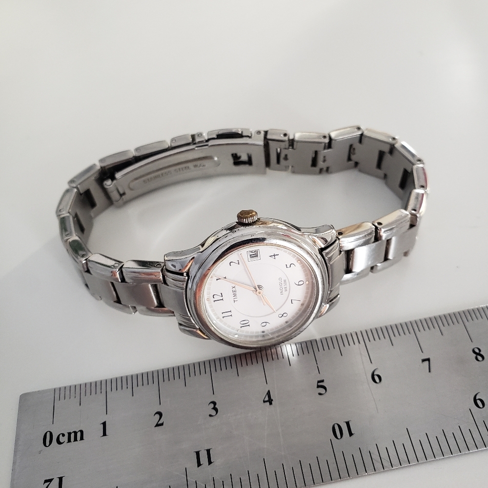 Vintage Timex Indiglo Watch Large Band Womens WR 50M - Picture 2 of 5